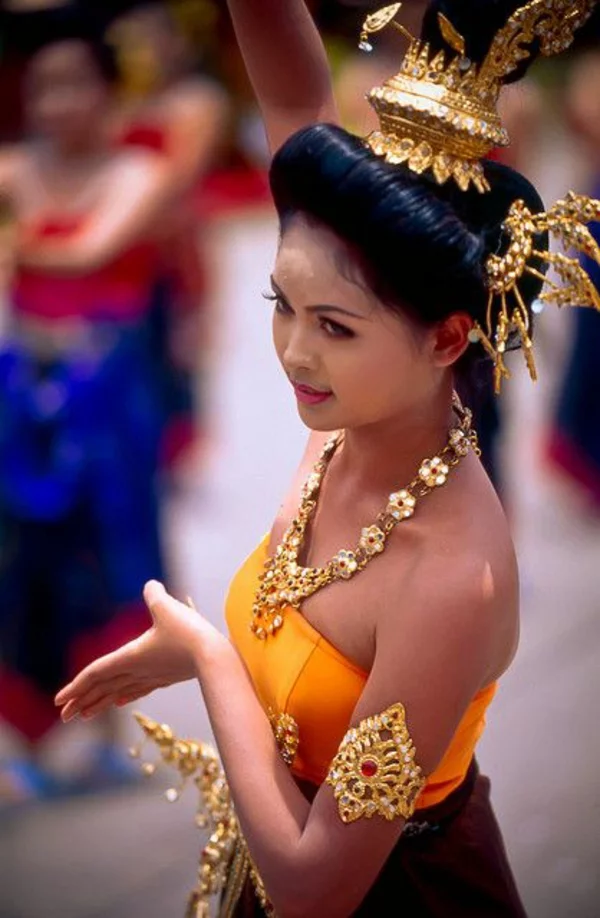 reise nach thailand thailändische kultur thai tänzerin