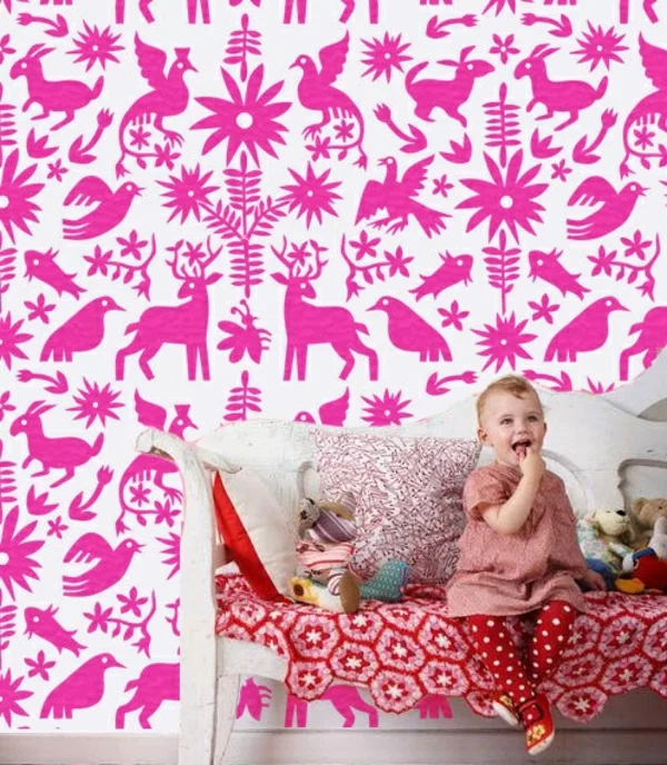 tapeten muster babyzimmer sofa pink tiere