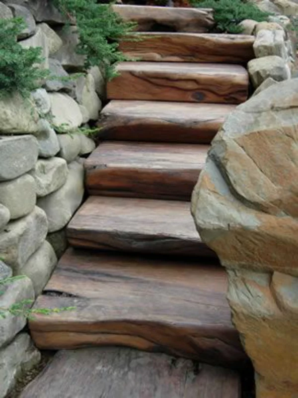 natursteinmauern im garten trittstufen holz treppe