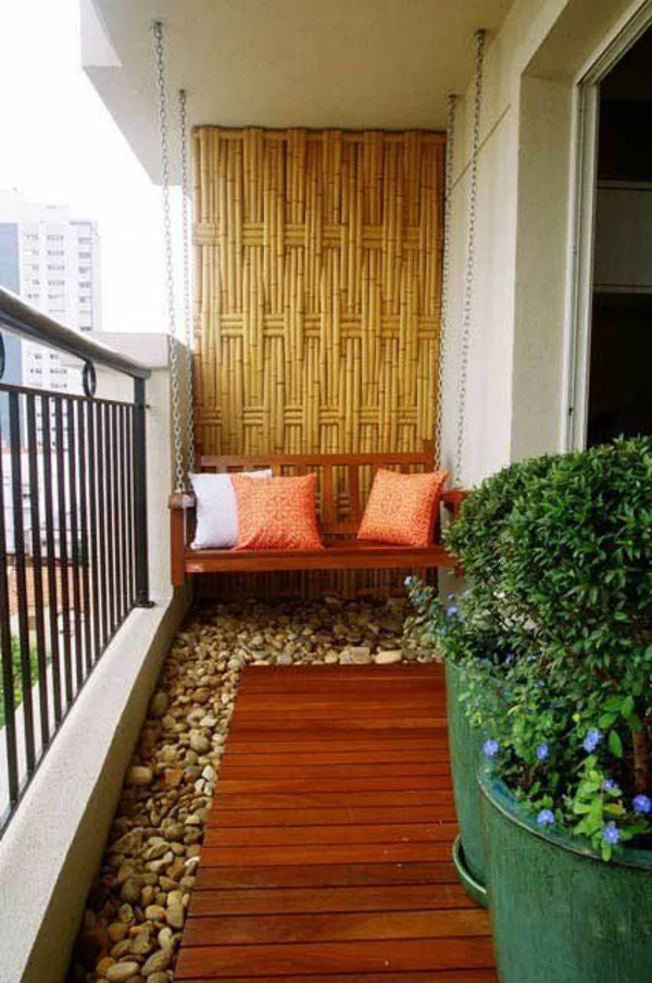 terrassenbelag holz dielen kieselsteine sichtschutz bambus