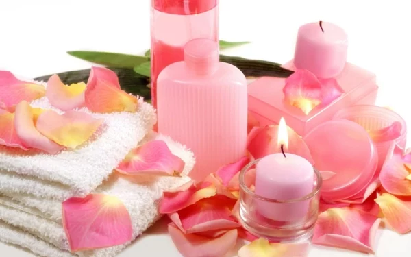 wellness wochenende kosmetik badetücher rosenblätter