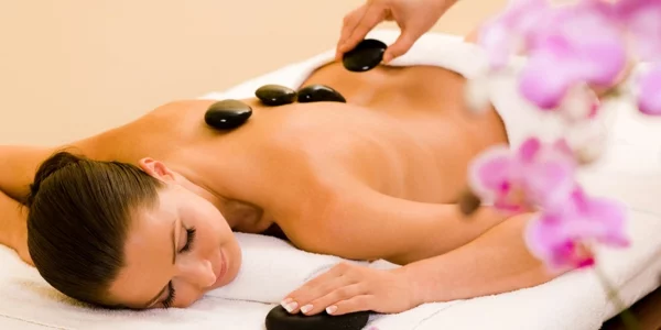 wellness wochenende massage heiße steine