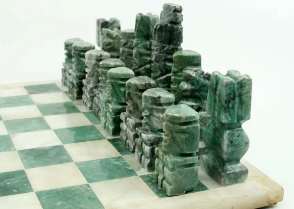 schach figuren malachit grün maserung