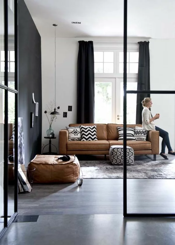 farbgestaltung wohnzimmer wandfarbe schwarz ledersofa