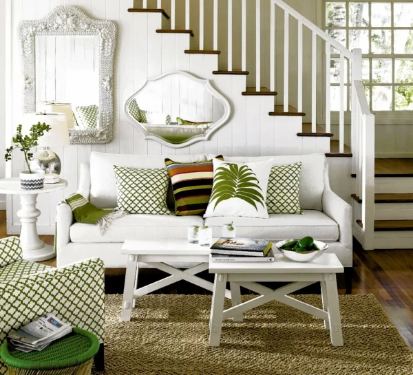 wohnzimmer einrichten grüne akzente weißes sofa