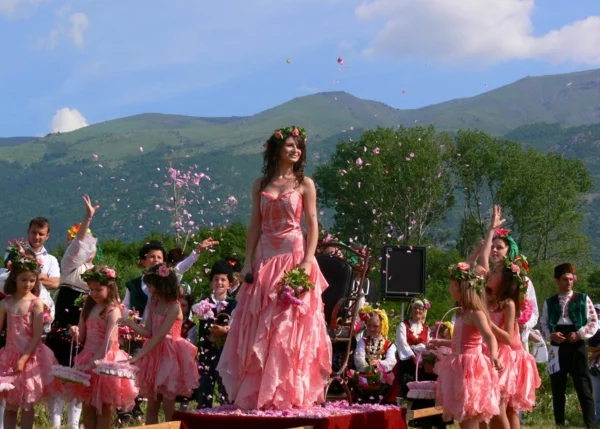 damaszener rose festival bulgarien