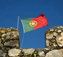 Die Geschichte Portugals anhand Azulejo-Fliesen abgebildet
