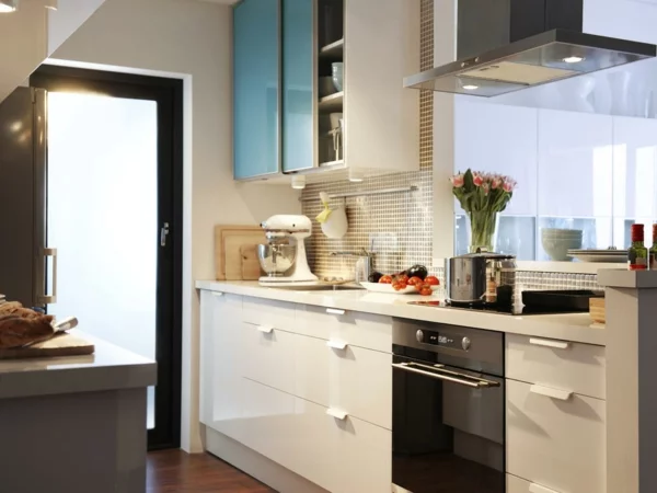 kleine küche einrichten mosaikfliesen küchenrückwand
