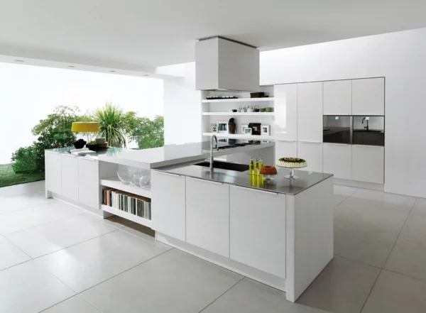 küche einrichten weiß geräumig panoramafenster