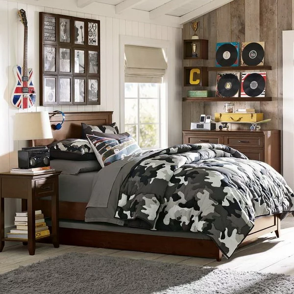schlafzimmer design jungenzimmer gestalten hellblauer teppich hölzerne planken