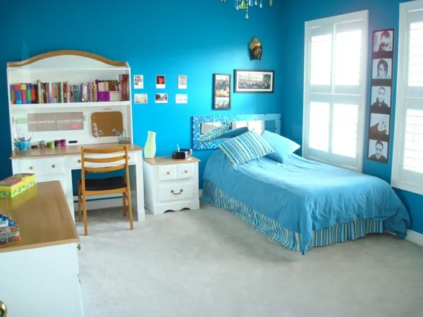 wanddesign blaue wanfarbe jungenzimmer weiße einrichtung