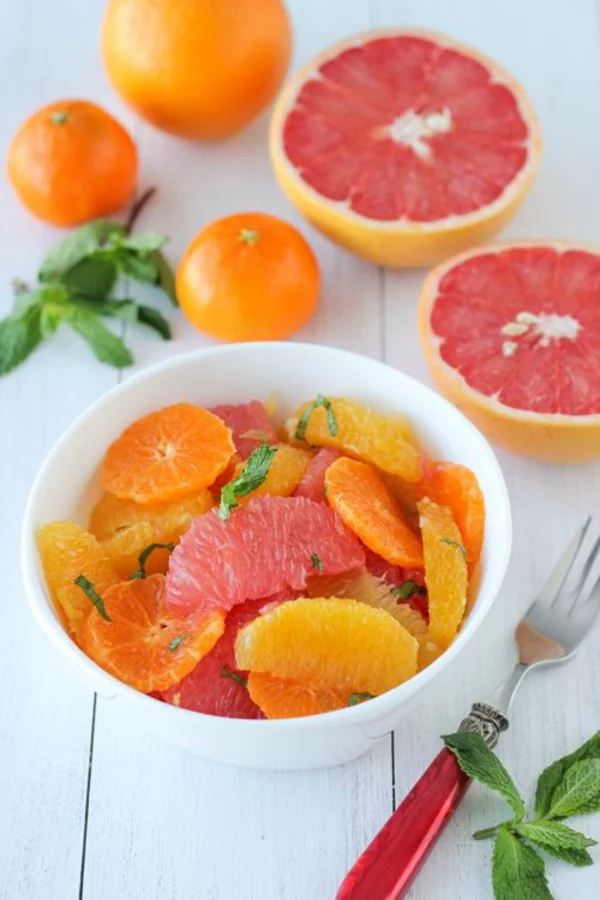 leichtes essen im sommer obst orangen grapefruits