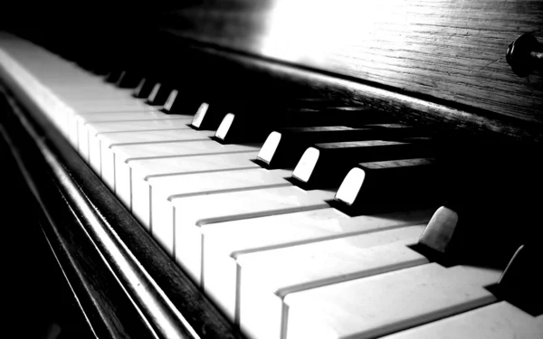 schwarz weiß fotografie klavier