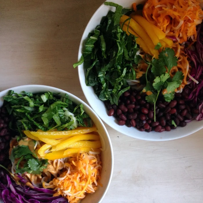 Makrobiotische Ernährung salat bunt