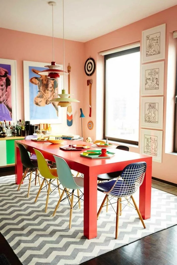 küchenstühle viele farben machen das ambiente bunt und lustig