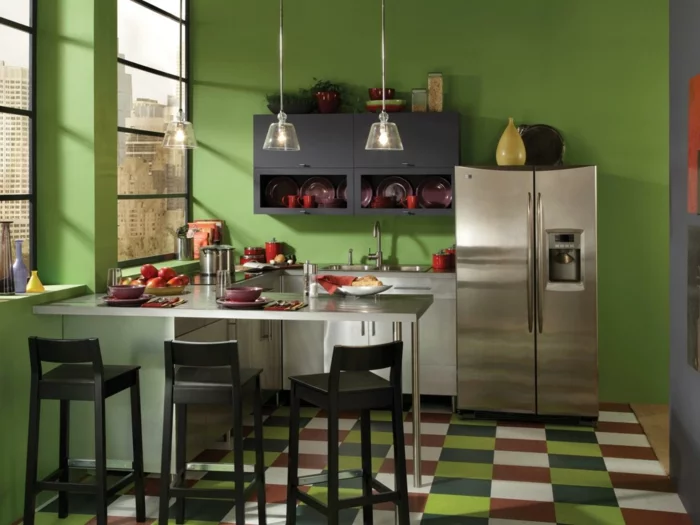 wandgestaltung küche grüne wandfarbe farbige bodenfliesen pendelleuchten