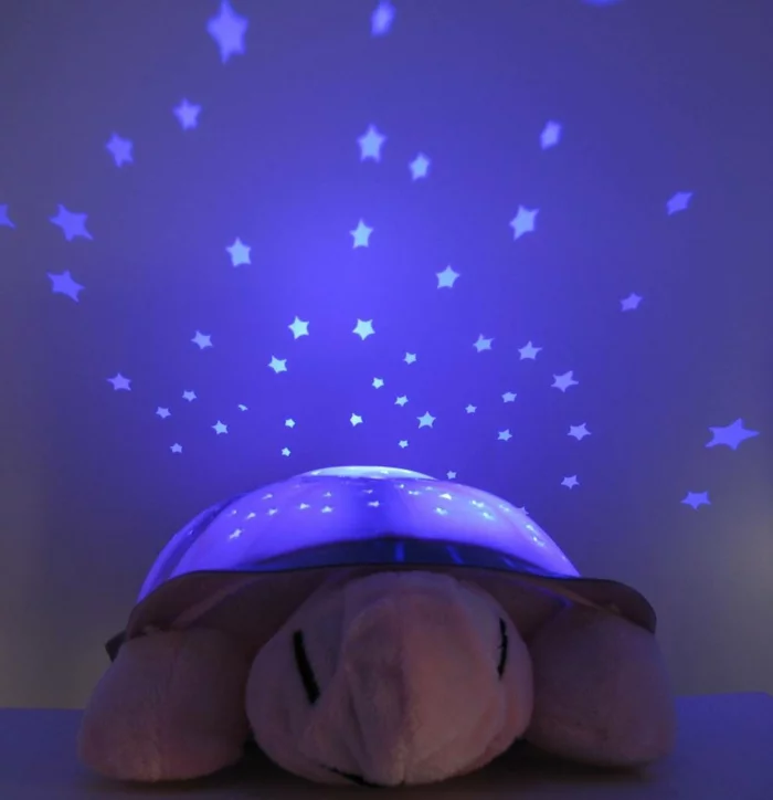Nachttisch Lampe schildkroete sternenhimmel lila kuscheltier