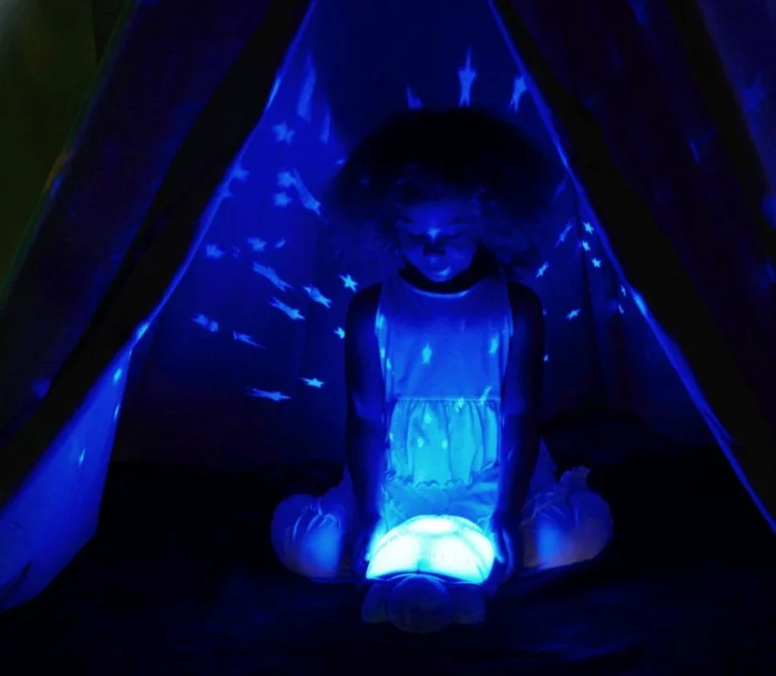 Nachttisch Lampe schildkroete sternenhimmel mit ein kind