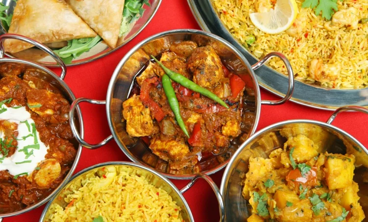 indische Gerichte mit typischen indischen Gewürzen