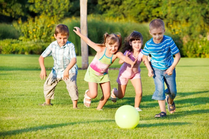 kindersport auswählen jungen mädchen sportliche aktivitäten