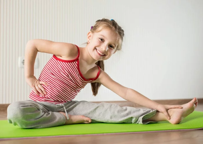 kindersport auswählen mädchen yoga übungen