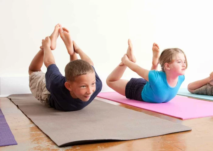 kindersport yoga übungen machen gesundes leben