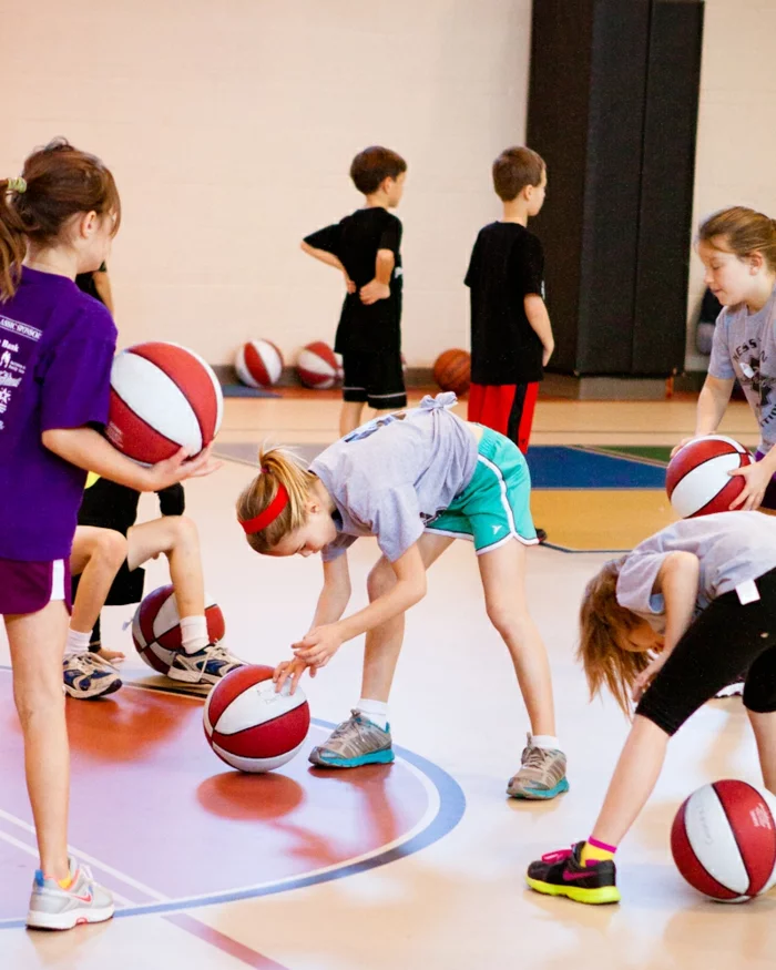 sportarten für kinder basketball spielen mädchen