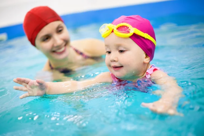 sportarten für kinder kleinkinder schwimmen lernen