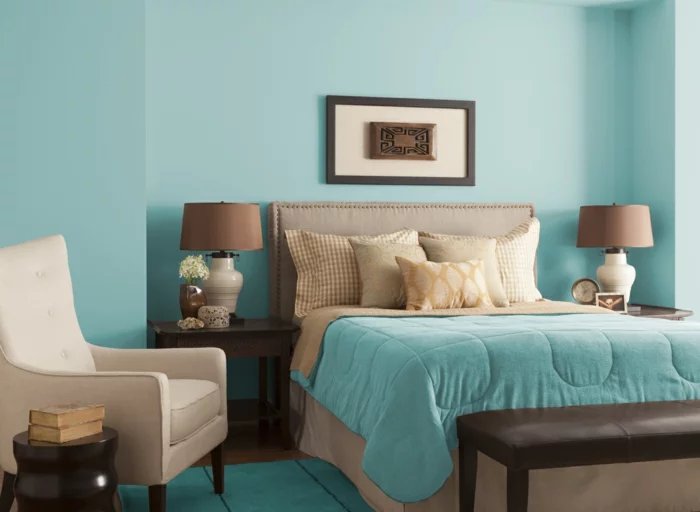 farbgestaltung schlafzimmer wandfarbe azurblau wanddekoration anstrich