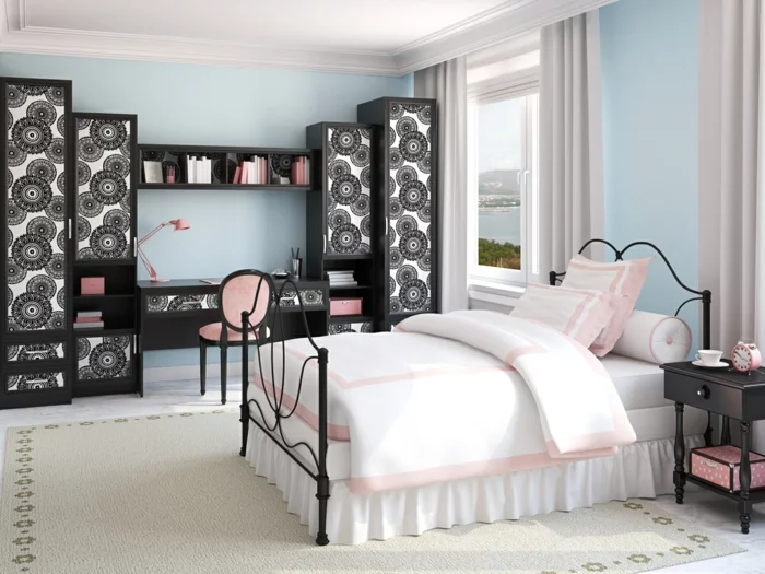farbgestaltung schlafzimmer wandfarbe himmelblau metallbett schwarz