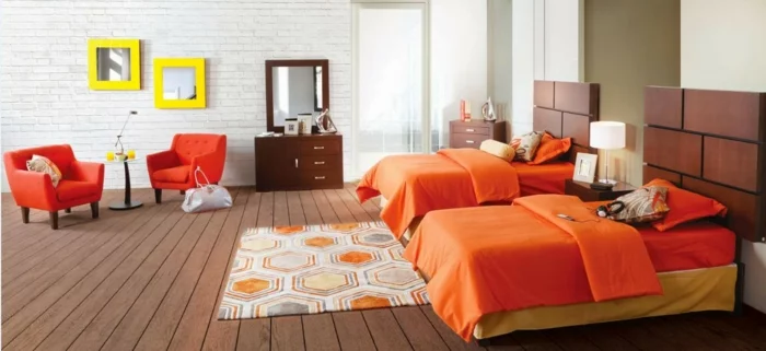 farbgestaltung schlafzimmer wandfarbe weiß ziegelwand wandgestaltung orange textilien