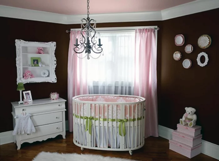 wanddesign wandgestaltung wandfarbe farbgestaltung babyzimmer braun rosa