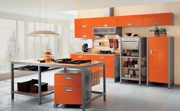 wände streichen ideen küche creme orange küchenschränke küchentisch