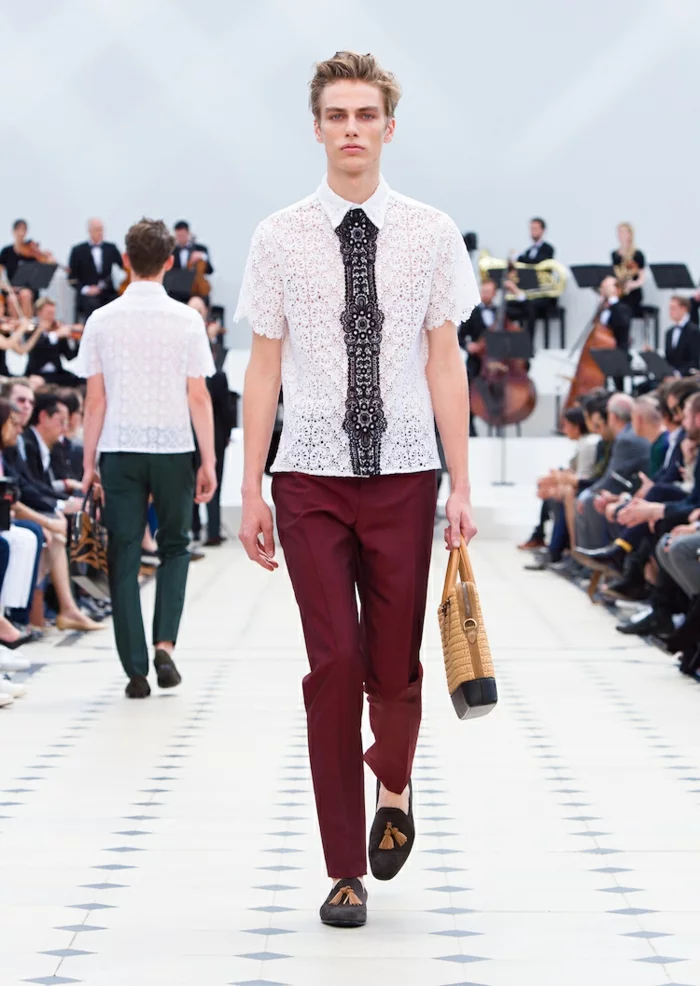 sommeroutfits burberry 2016 sommermode trends hemd weinrote hose spitze