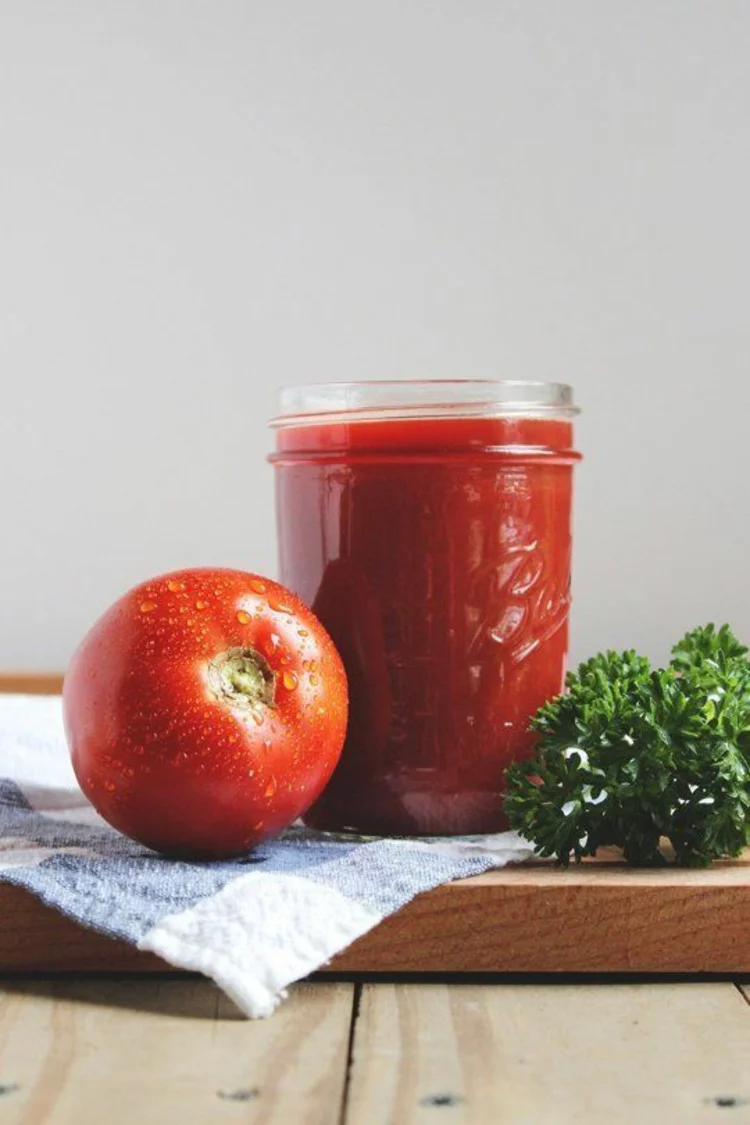 Gesund leben Tomatensaft gesunde Ernährung frische Säfte