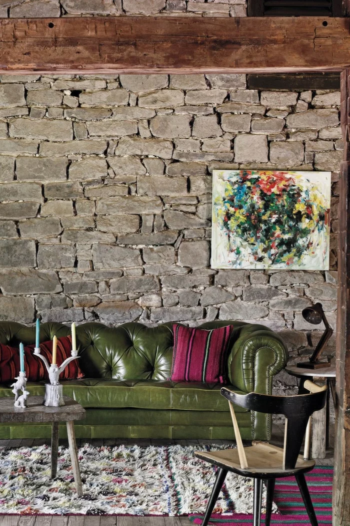 chesterfield sofa grün wohnideen wohnzimmer steinwand