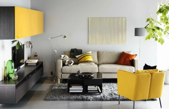 wohnzimmer sessel gelb grauer teppich wohnwand kleines wohnzimmer einrichten