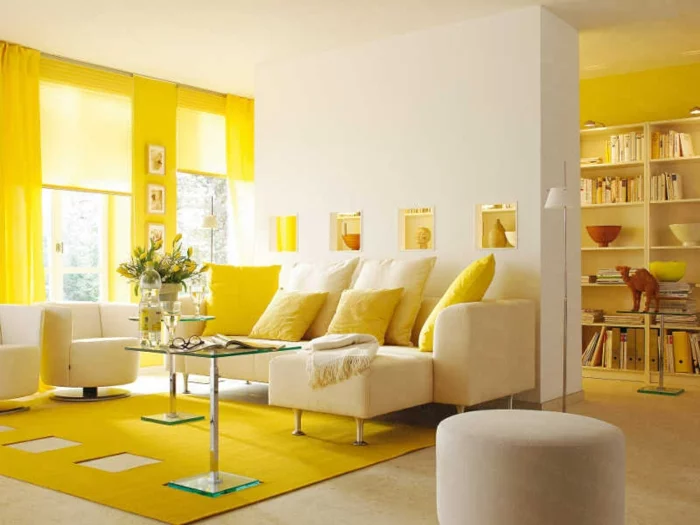wohnzimmerteppich gelb gelbe gardinen glastische