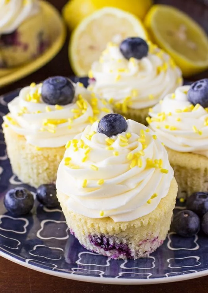 Cupcakes Rezept einfach kleine Törtchen backen Vanillentörtchen mit Zitrone