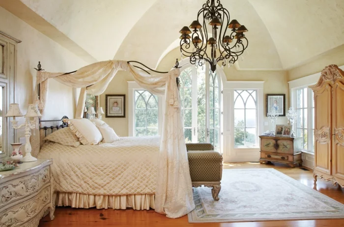 Schlafzimmer einrichten Einrichtungsbeispiele im viktorianischen Stil Himmelbett