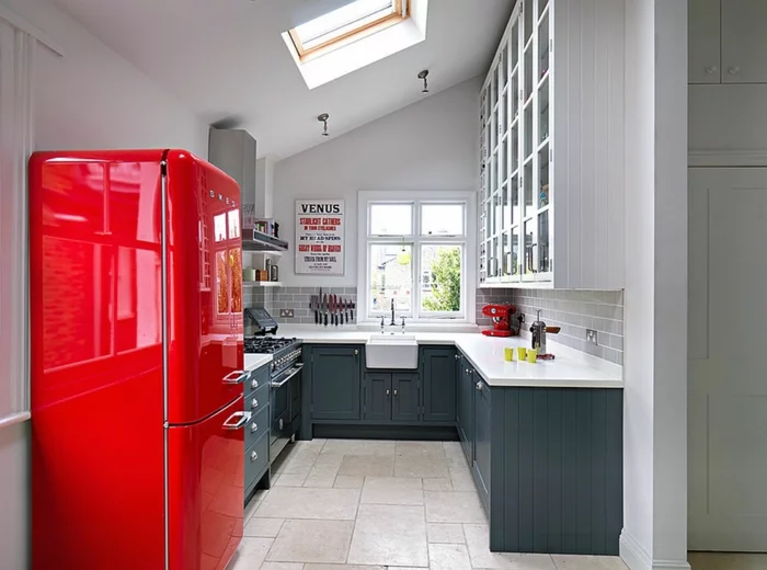 design kühlschrank retro kühlschränke rotes modell weiße küche bodenfliesen