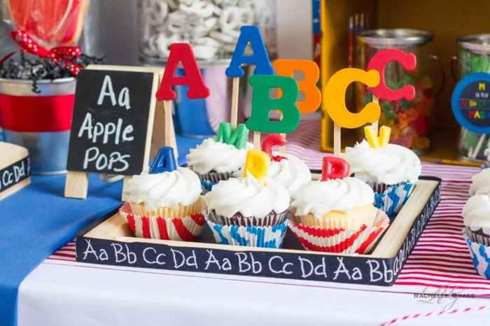 mottoparty ideen abc party idee cupcakes tischdekoration