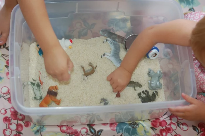 Basteln mit Kindern bastelideen diy ideen kinderspiele wasser tastenbox