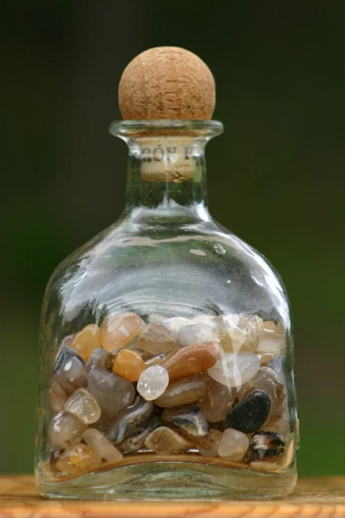 deko flaschen glasflasche wiederverwenden steine