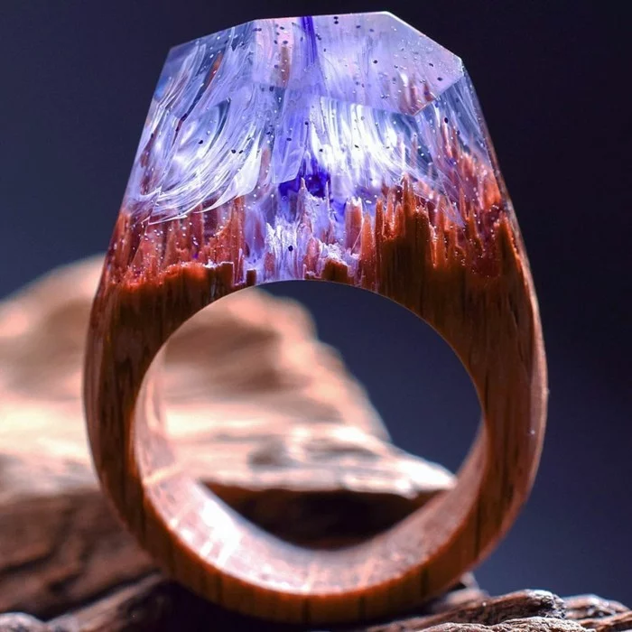 holzschmuck holzring berge kristalle motiv handmade accessoires