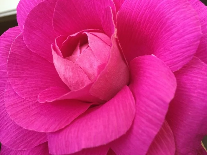 papierblumen basteln pinke rose papierkunst