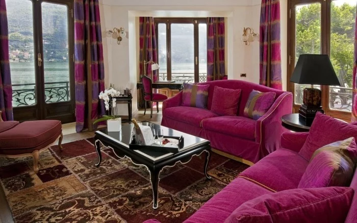 wohnideen wohnzimmer vintage teppich lila möbel