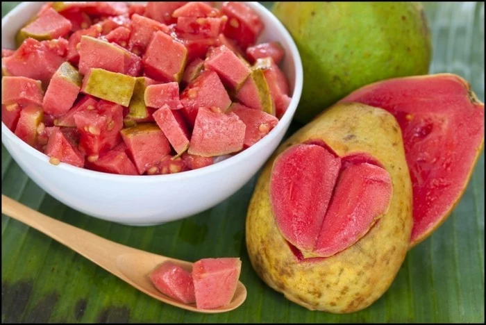gesundes obst lebe gesund guave hauptsache gesund stück