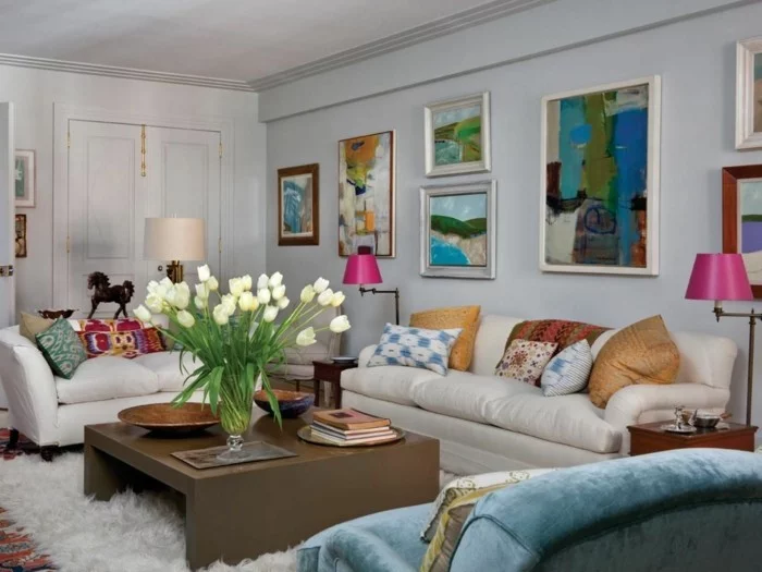 innendesign eklektischer einrichtungsstil wohnzimmer tulpen weißer teppich