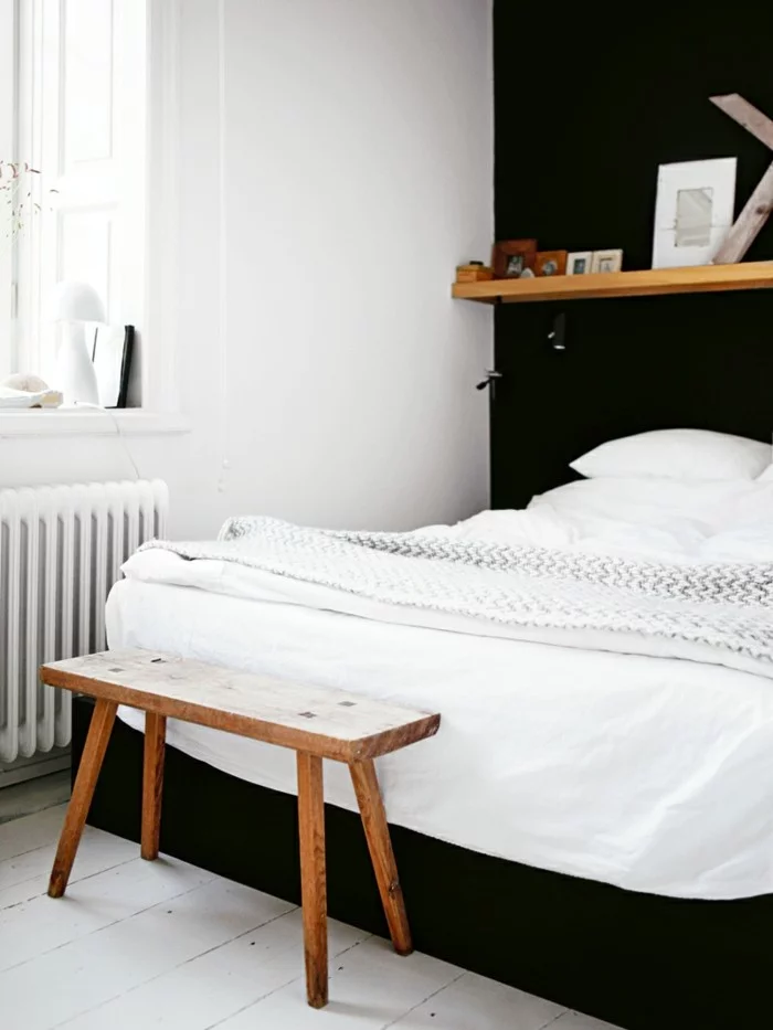 skandinavisch einrichten schlafzimmer ideen schwarze akzente hölzerne schlafzimmerbank